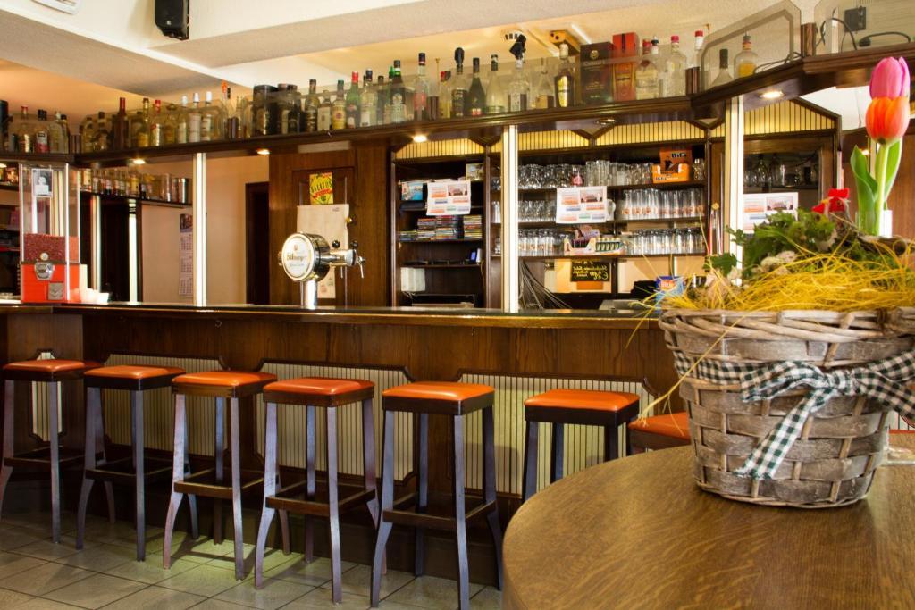 Hotel & Restaurant Arnoldusklause Düren - Eifel Exteriör bild